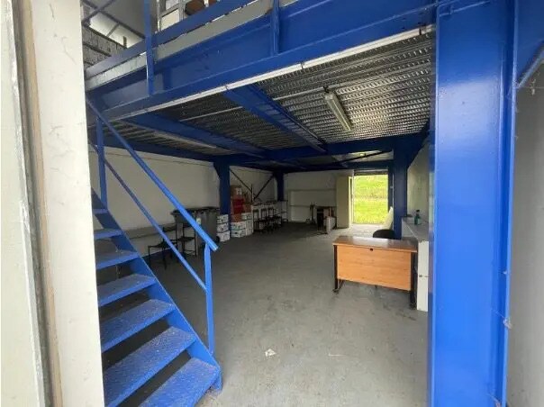 Local d'activités dans Billère à vendre - Photo de l’immeuble – Image 3 sur 8