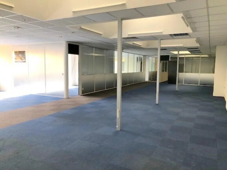 Bureau dans Trappes à louer - Photo de l’immeuble – Image 2 sur 13