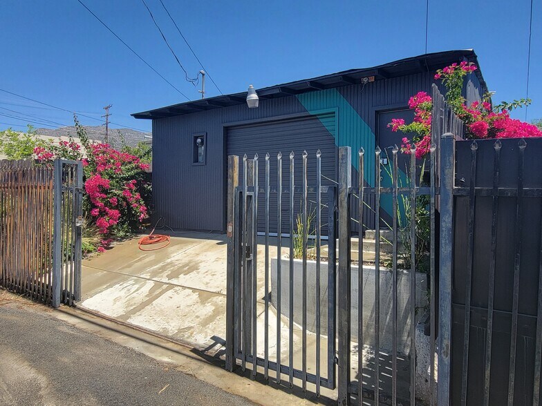 9939 Commerce Ave, Tujunga, CA à vendre - Photo de l’immeuble – Image 2 sur 30