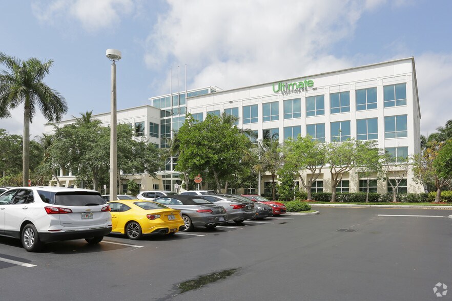 2400 N Commerce Pky, Weston, FL à louer - Photo de l’immeuble – Image 2 sur 11