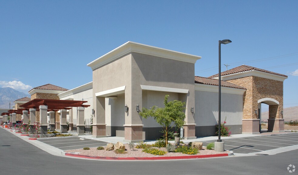 72027 Dinah Shore Dr, Rancho Mirage, CA à louer - Photo de l’immeuble – Image 2 sur 6