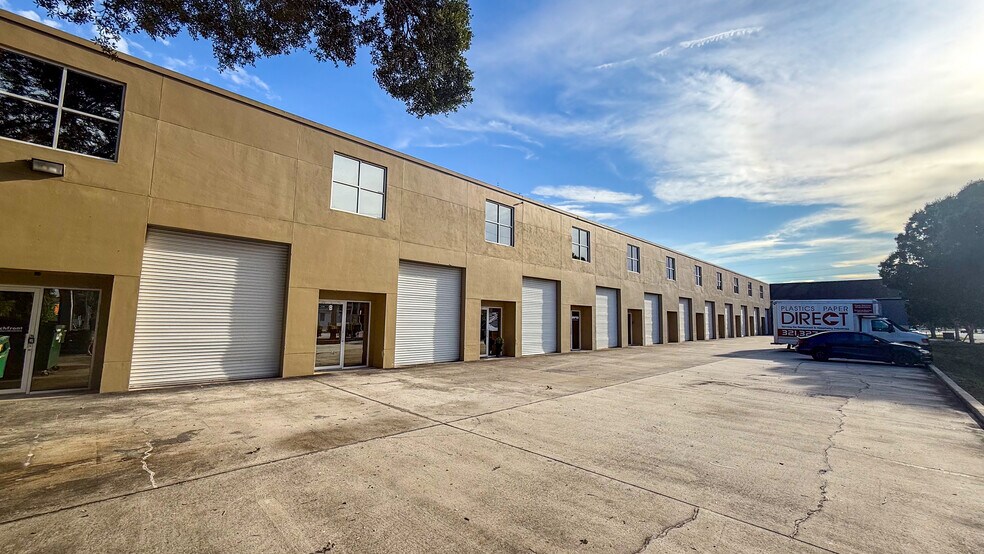 709 Silver Palm Ave, Melbourne, FL à louer - Photo de l’immeuble – Image 3 sur 6