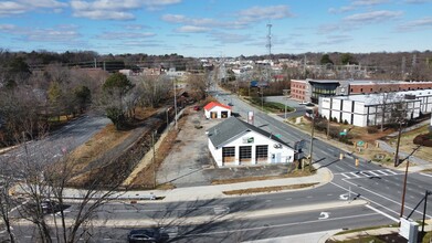 1013 Battleground Ave, Greensboro, NC à louer Photo de l’immeuble– Image 1 sur 5