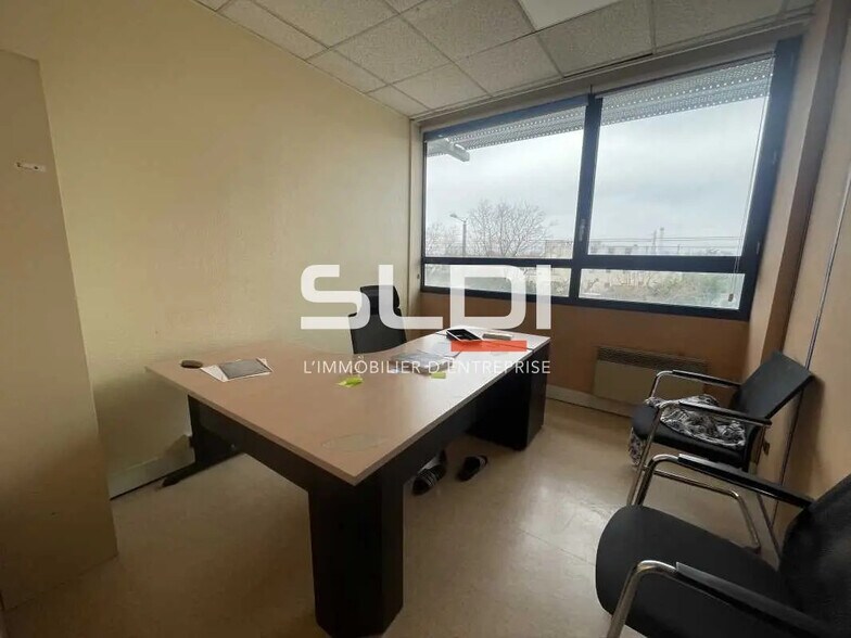 Bureau dans Vaulx-en-Velin à louer - Photo de l’immeuble – Image 2 sur 17