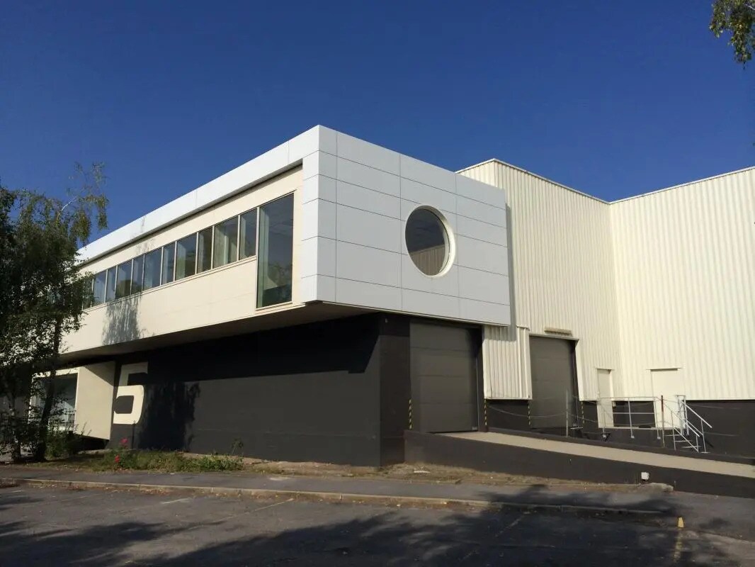 Local d’activités dans SAINT-OUEN-L'AUMONE à louer Photo de l’immeuble– Image 1 sur 9