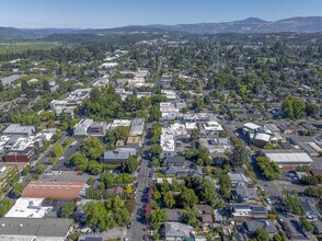 230 Center St, Healdsburg, CA - Vue aérienne vue de carte - Image1