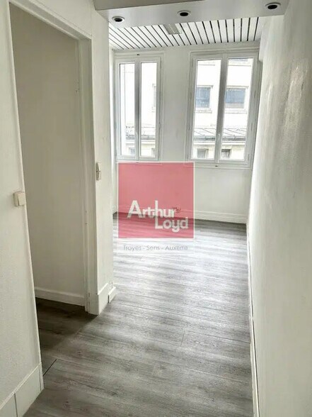 Bureau dans Troyes à louer - Photo de l’immeuble – Image 2 sur 7