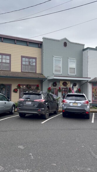 9 NW Front St, Coupeville, WA à vendre - Vidéo sur l’annonce professionnelle – Image 2 sur 8
