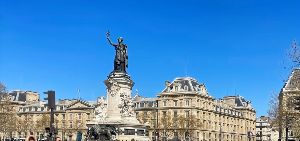 11 Place De La République, Paris à vendre - Photo de l’immeuble – Image 2 sur 5