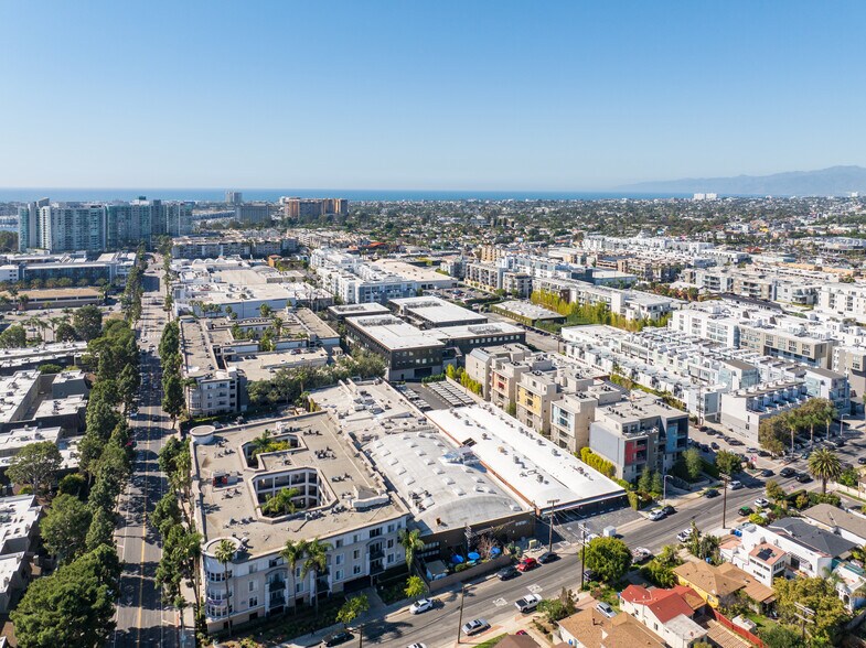 13335 Maxella Ave, Marina del Rey, CA à louer - Photo de l’immeuble – Image 3 sur 14