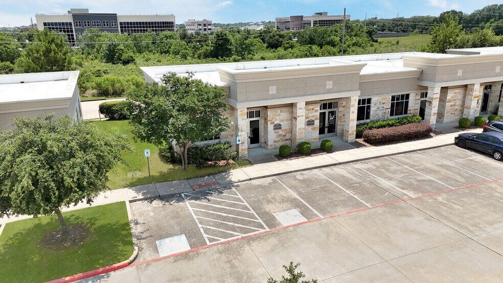 440 Cobia Dr, Katy, TX à vendre - Photo de l’immeuble – Image 2 sur 40
