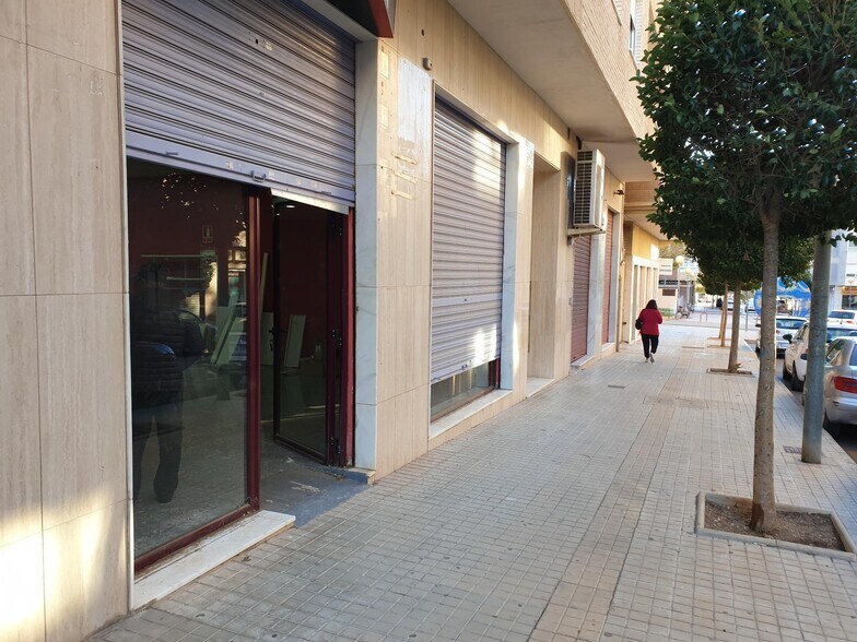 Local commercial dans Petrer, Alicante à louer - Photo de l’immeuble – Image 1 sur 10