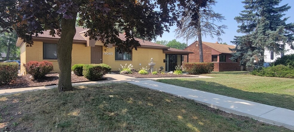 19045 W 10 Mile Rd, Southfield, MI à vendre - Photo de l’immeuble – Image 2 sur 15