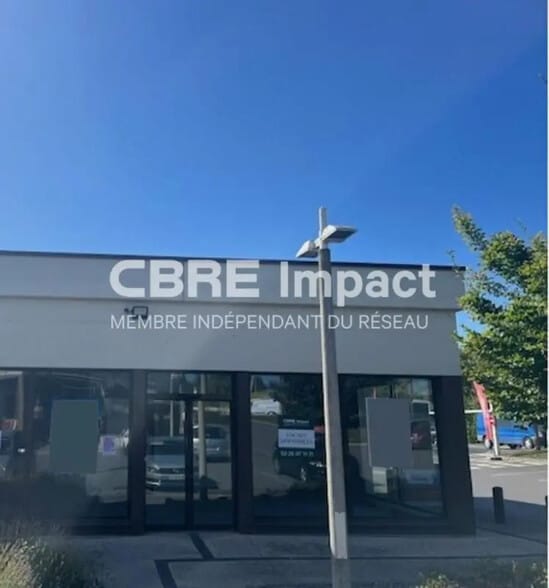 Local commercial dans Saint-Brice-Courcelles à louer - Photo de l’immeuble – Image 2 sur 4