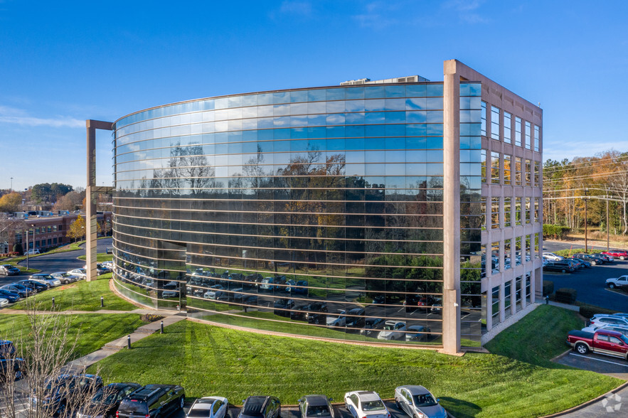 205 Regency Executive Park Dr, Charlotte, NC à louer - Photo de l’immeuble – Image 1 sur 7
