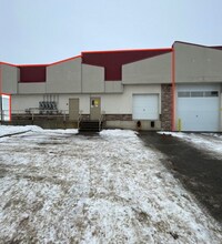 4946 53 Ave, Red Deer, AB à louer Photo de l’immeuble– Image 2 sur 5