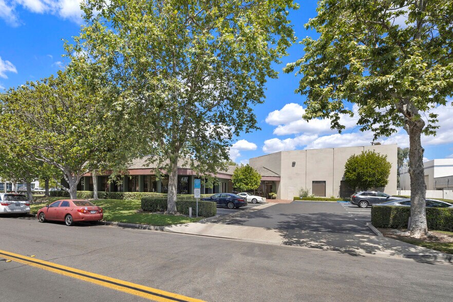 1641 Langley Ave, Irvine, CA à vendre - Photo de l’immeuble – Image 2 sur 20