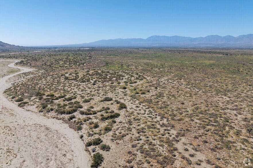 23103 Yucca Circle Rd, Llano, CA à vendre - Photo de l’immeuble – Image 2 sur 3