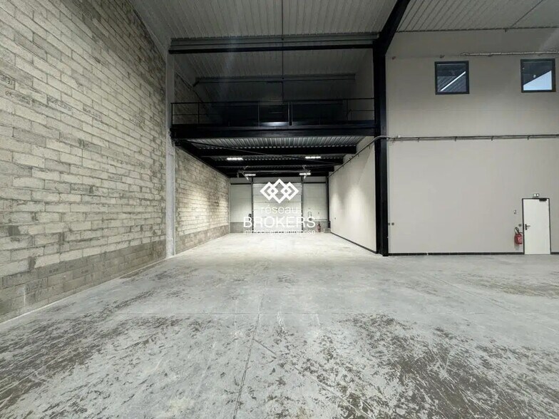 Industriel/Logistique dans Les Pavillons-sous-Bois à louer - Photo de l’immeuble – Image 2 sur 8