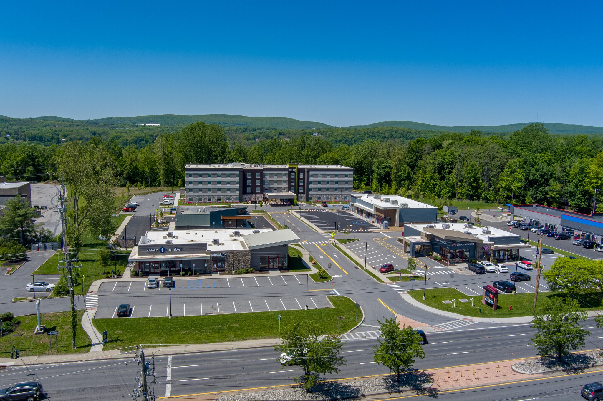 2627 South Rd, Poughkeepsie, NY à louer Photo principale– Image 1 sur 15