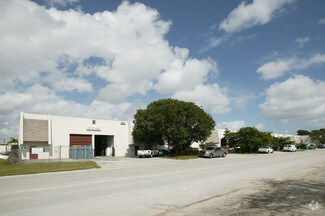 Plus de détails pour 5000 NW 74th Ave, Miami, FL - Industriel/Logistique à louer