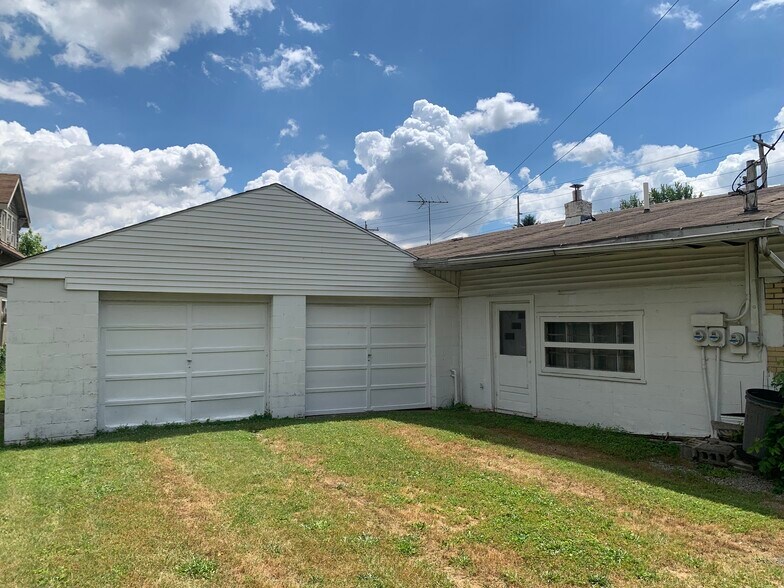 3705 Mahoning Rd NE, Canton, OH à vendre - Photo de l’immeuble – Image 2 sur 4
