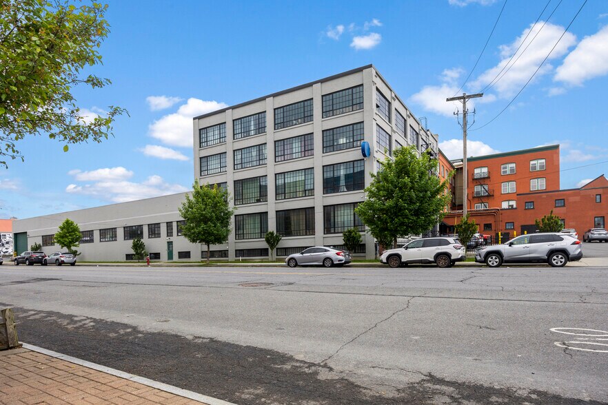 930 Broadway, Albany, NY à louer - Photo de l’immeuble – Image 1 sur 60