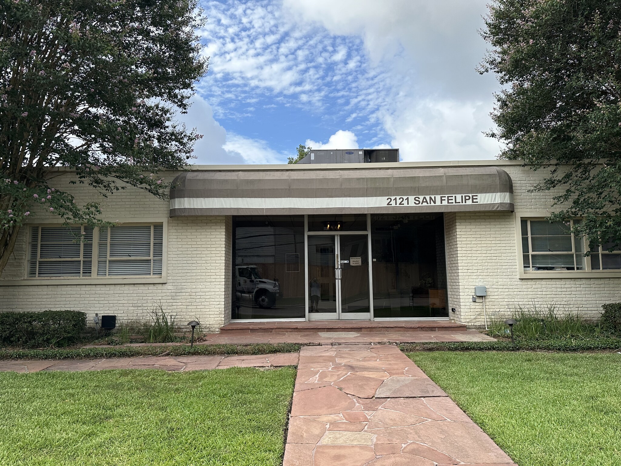 2121 San Felipe St, Houston, TX à louer Photo de l’immeuble– Image 1 sur 1