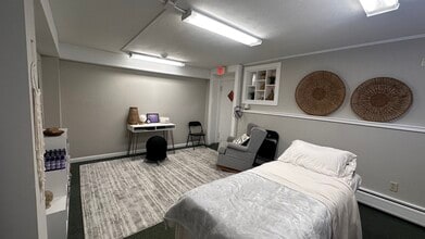 185 W State St, Granby, MA à louer Photo intérieure– Image 1 sur 1