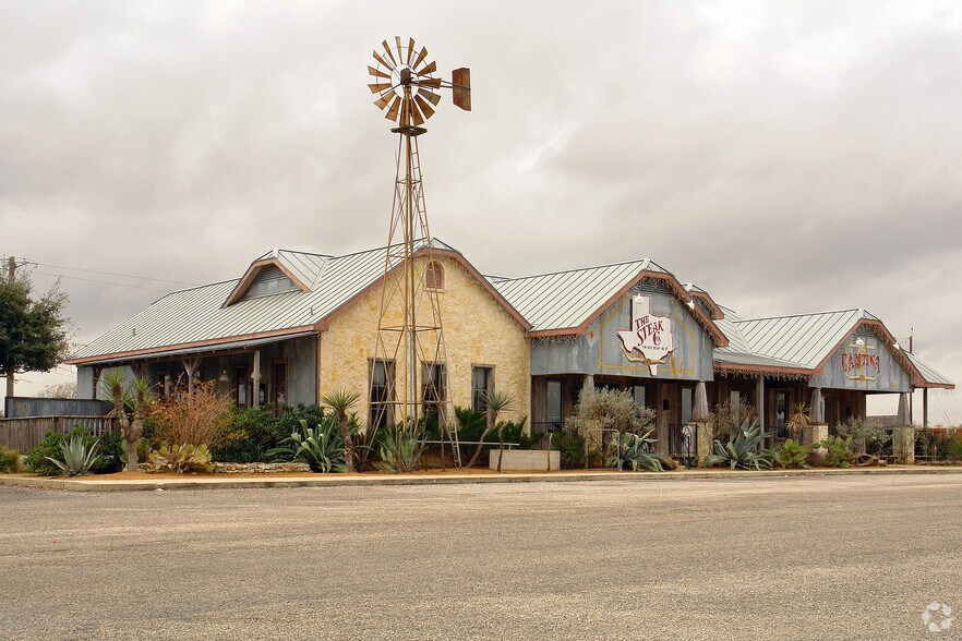 11985 W Us-87 Hwy, La Vernia, TX à vendre - Photo principale – Image 1 sur 4