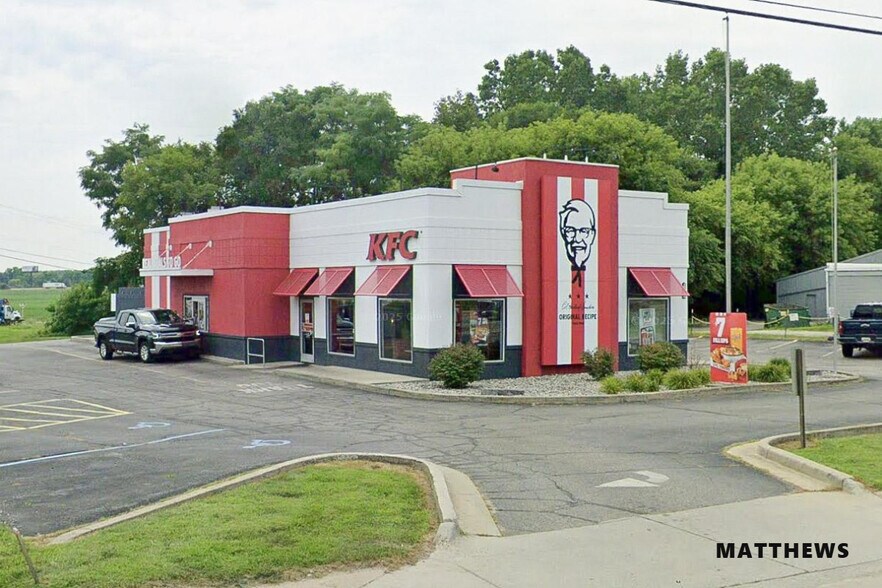 222 Lansing St, Charlotte, MI à vendre - Photo de l’immeuble – Image 2 sur 3