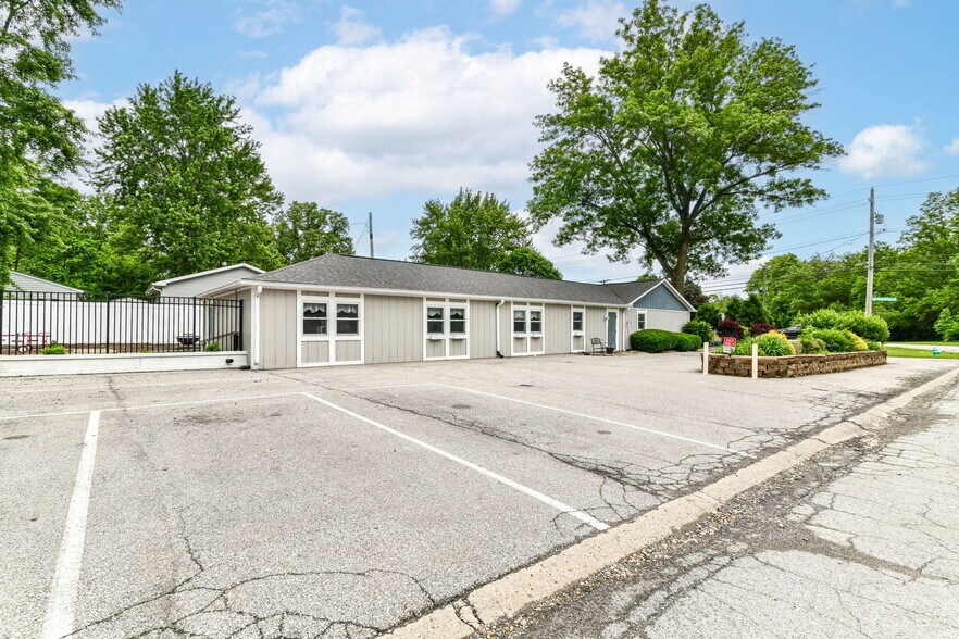922 S High School Rd, Indianapolis, IN à vendre - Photo de l’immeuble – Image 3 sur 9