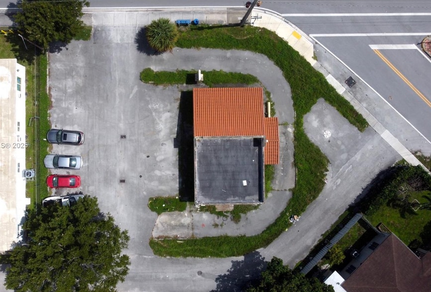 14100 W Dixie Hwy, Miami, FL à louer - Photo de l’immeuble – Image 2 sur 16