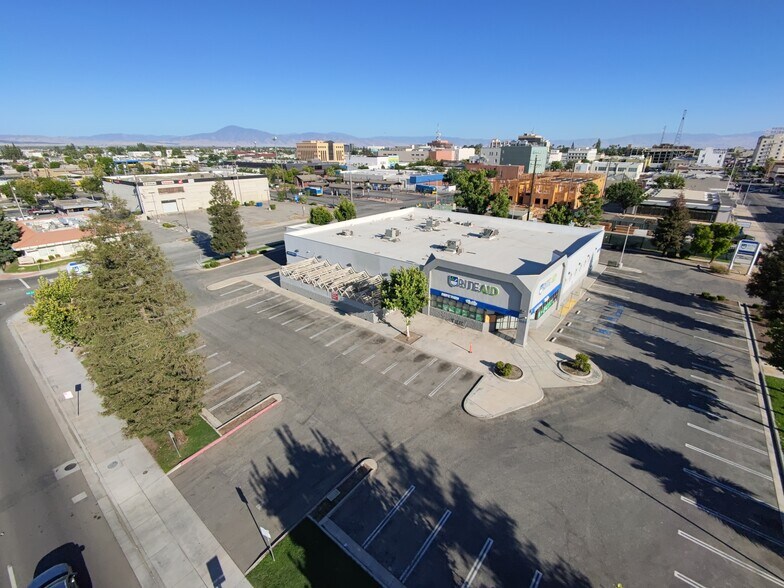 1701 23rd St, Bakersfield, CA à louer - Aérien – Image 1 sur 13
