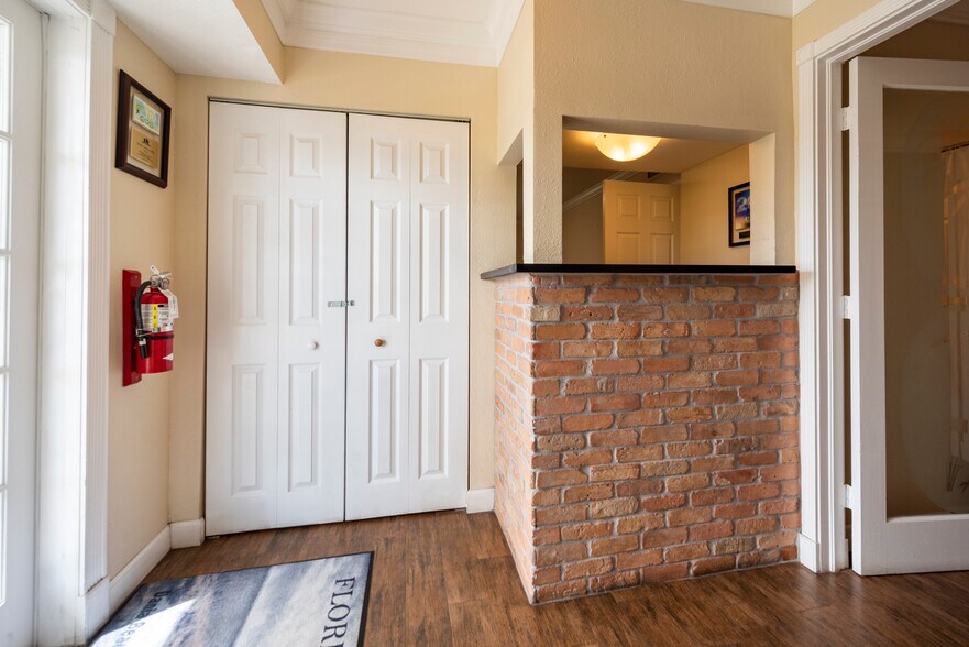 45 E Sheridan St, Dania Beach, FL à louer - Photo intérieure – Image 3 sur 22