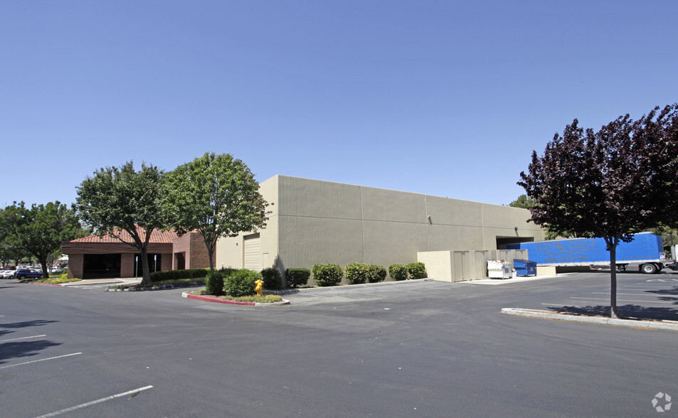 3500-3550 W Warren Ave, Fremont, CA à louer - Photo de l’immeuble – Image 2 sur 4