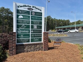 340 Commerce Ave, Southern Pines, NC à louer Photo de l’immeuble– Image 1 sur 14