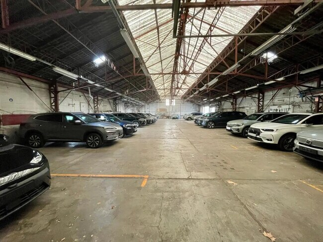 Plus de détails pour Local commercial à vendre