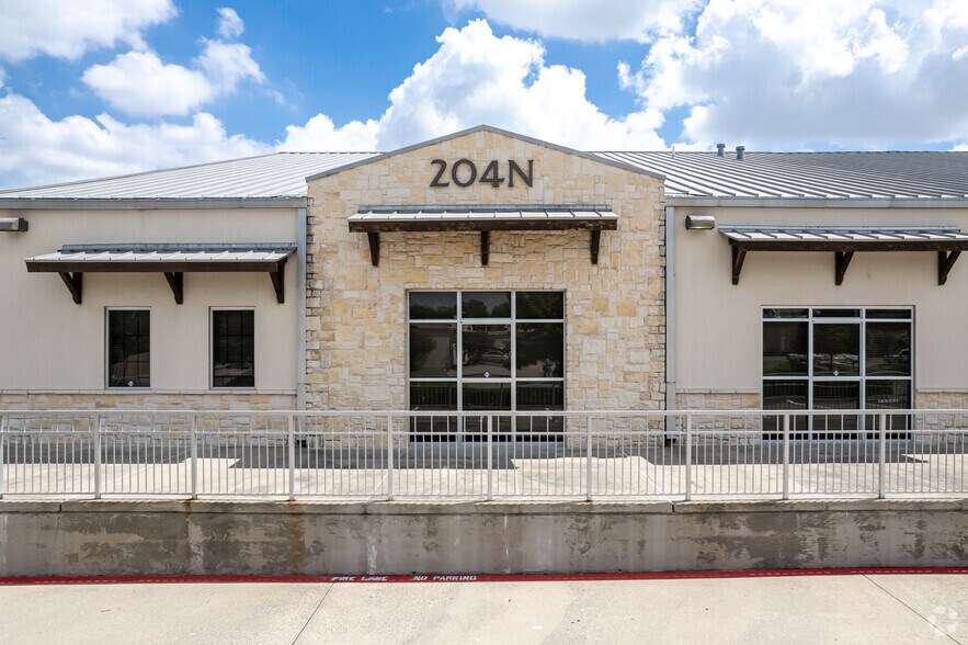 202-204 N Dooley St, Grapevine, TX à louer - Photo de l’immeuble – Image 3 sur 15