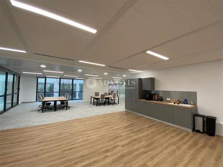 Bureau dans Maisons-Alfort à louer - Photo de l’immeuble – Image 3 sur 6