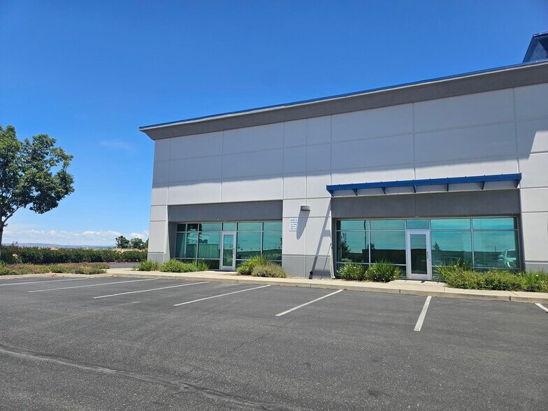 1106 Tinker Rd, Rocklin, CA à louer - Photo de l’immeuble – Image 3 sur 5