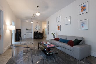 821-825 Chicago Ave, Evanston, IL à louer Photo intérieure– Image 1 sur 3
