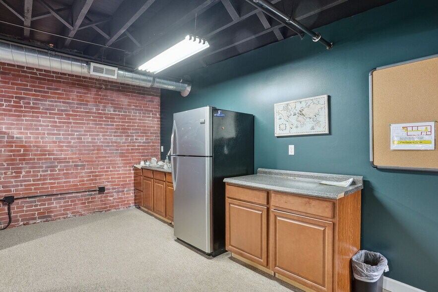 130 E Sandusky St, Findlay, OH à louer - Photo de l’immeuble – Image 2 sur 37