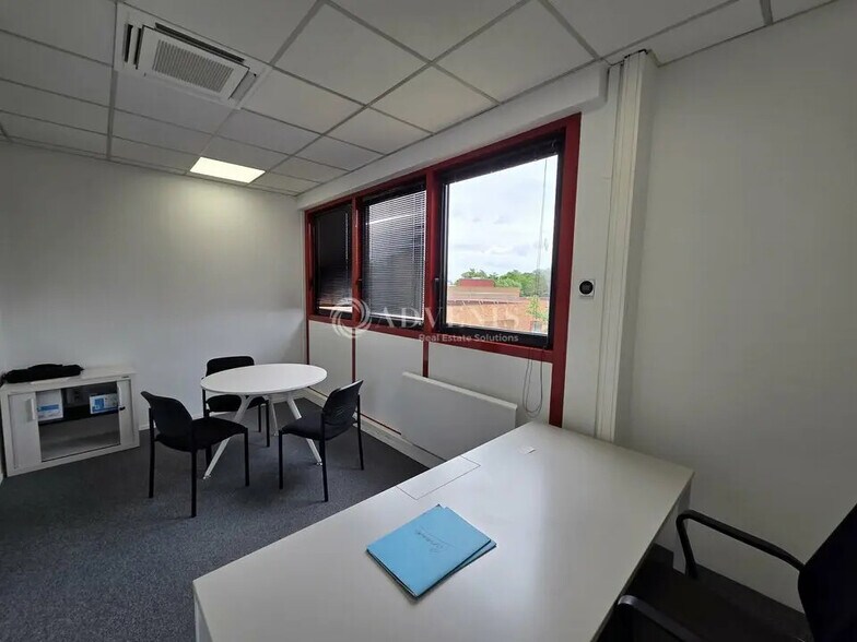 Bureau dans Villepinte à louer - Photo de l’immeuble – Image 3 sur 7
