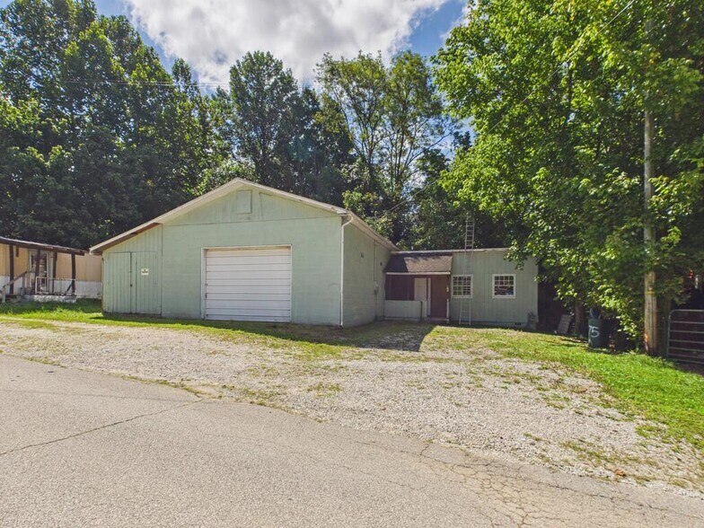 175 3rd St, Louisa, KY à vendre - Photo de l’immeuble – Image 2 sur 21