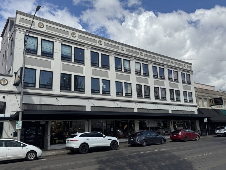 230 SW 3rd St, Corvallis, OR à louer - Photo de l’immeuble – Image 2 sur 9