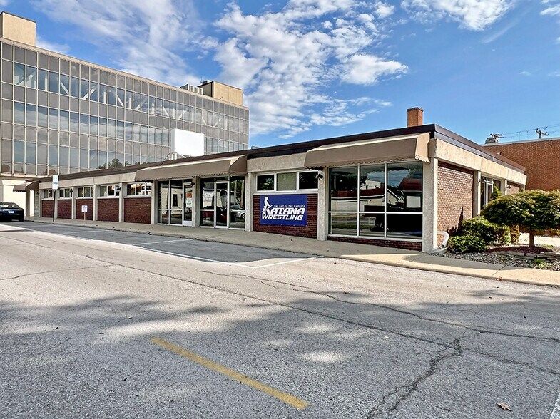 1117 Washington St, Highland, IL à vendre - Photo de l’immeuble – Image 1 sur 17
