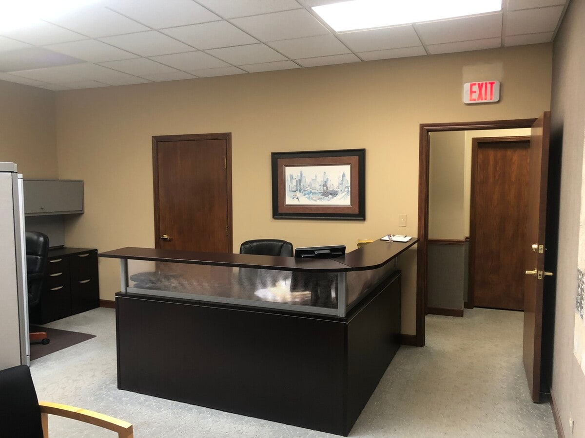 14047 W Petronella Dr, Libertyville, IL 60048 - Lot 2 -  - Photo intérieure - Image 1 of 11