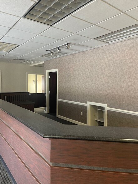 1710 E Arlington Blvd, Greenville, NC à louer - Photo intérieure – Image 2 sur 28