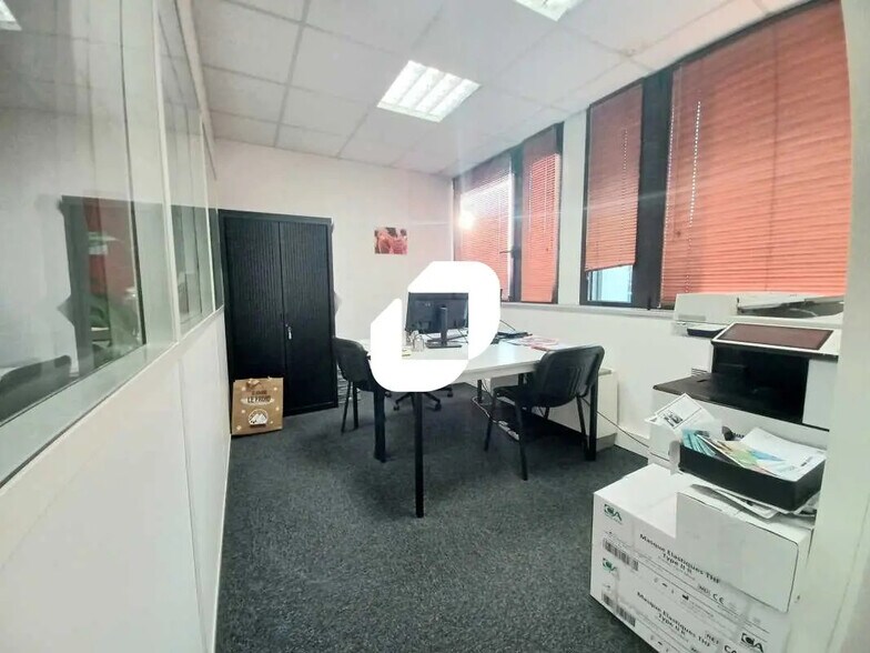 Bureau dans Bordeaux à louer - Photo de l’immeuble – Image 3 sur 36